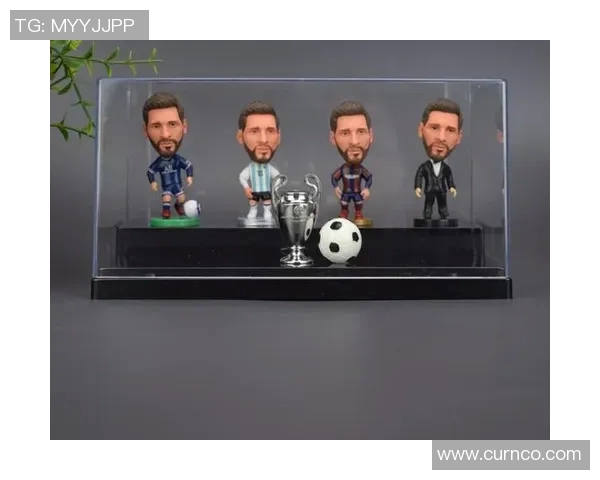 男孩足球明星摆件的名称及其寓意解析与收藏价值探讨