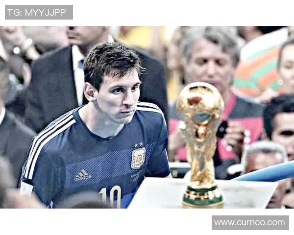 不为人知的足球明星背后的故事与成就揭秘 不为人知的足球明星背后的故事与成就揭秘