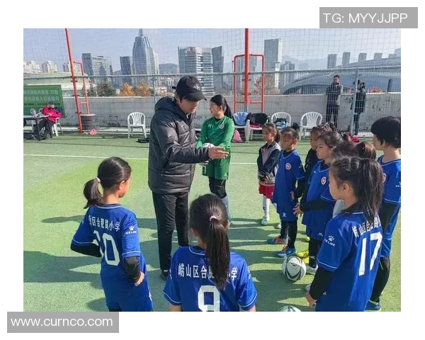 扬帆起航的足球明星们在绿茵场上书写传奇与荣耀的故事 扬帆起航的足球明星们在绿茵场上书写传奇与荣耀的故事