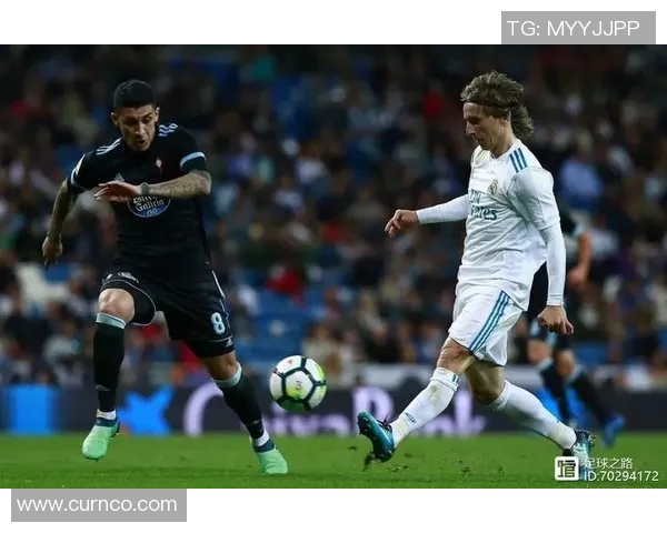 荷兰足球明星德莫尔的辉煌职业生涯与对足球的热爱之路